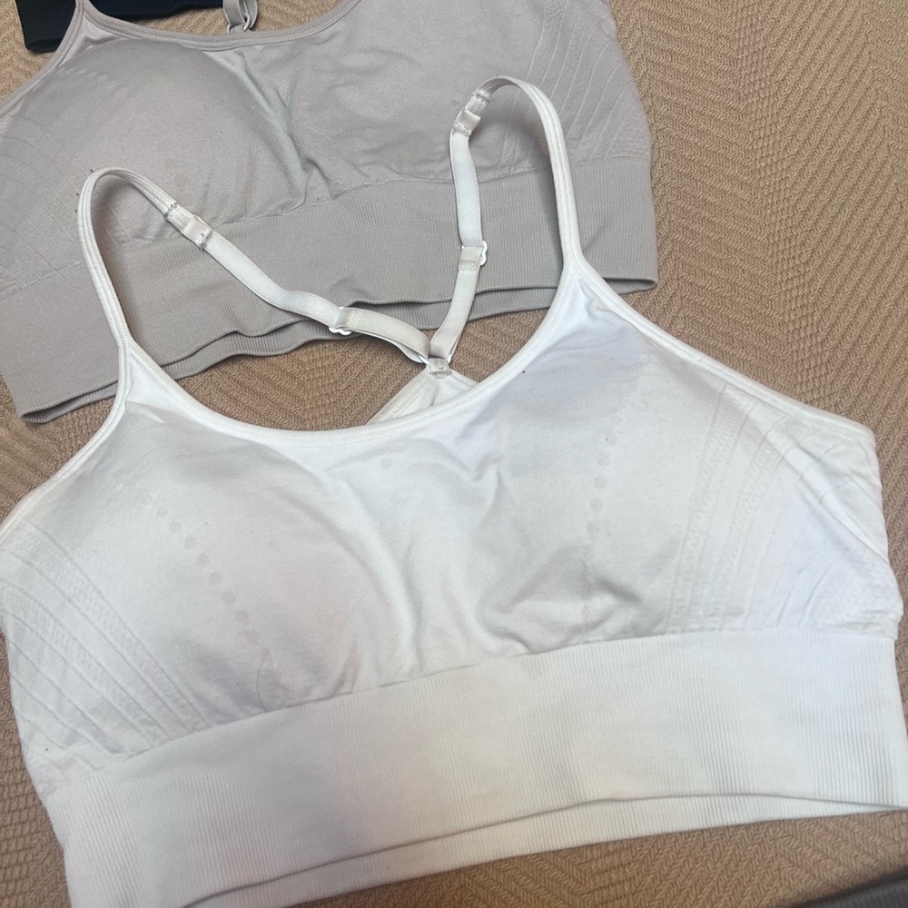 Bundle of 8 sports bras and shorts! - Picture 9 of 12